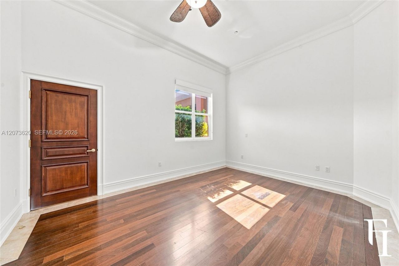 60 Edgewater Dr , Unit East, Coral Gables, FL 33133 Photo