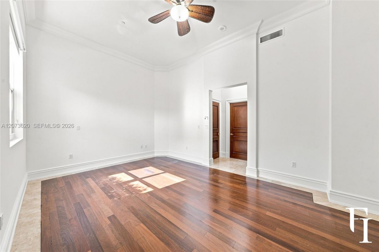 60 Edgewater Dr , Unit East, Coral Gables, FL 33133 Photo
