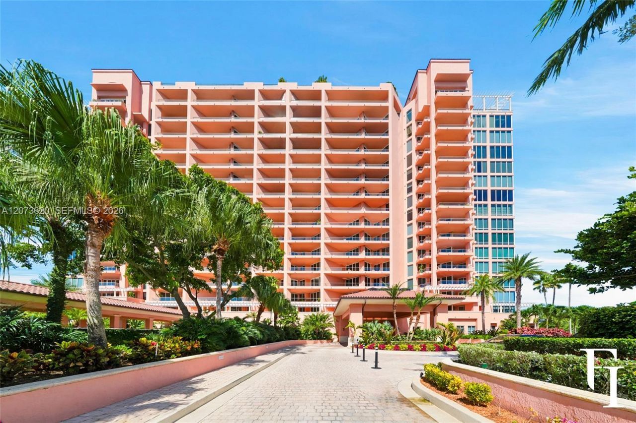 60 Edgewater Dr , Unit East, Coral Gables, FL 33133 Photo