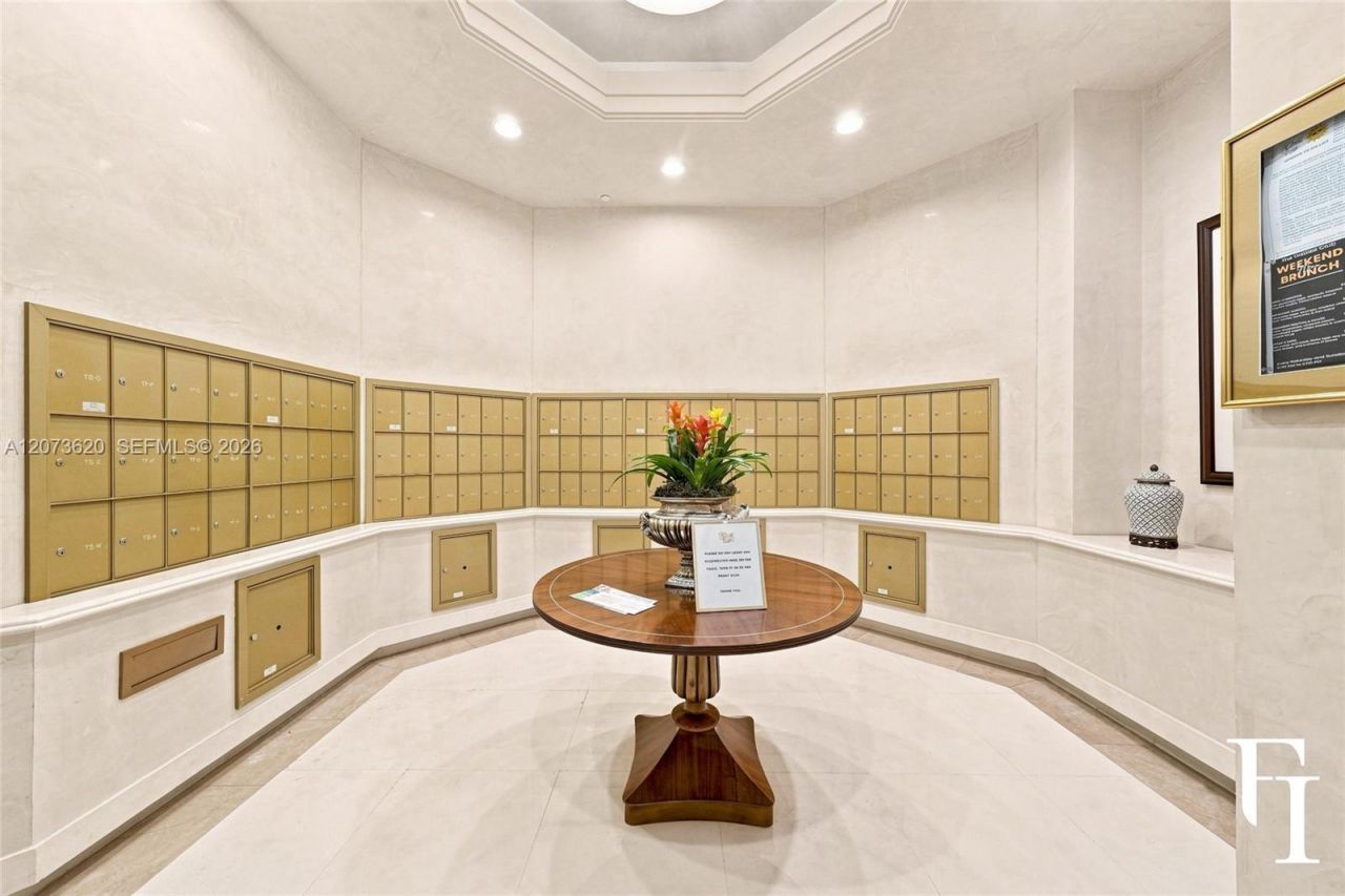 60 Edgewater Dr , Unit East, Coral Gables, FL 33133 Photo