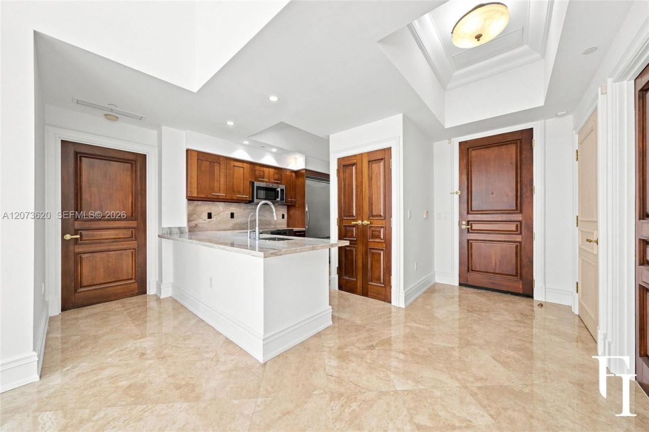 60 Edgewater Dr , Unit East, Coral Gables, FL 33133 Photo