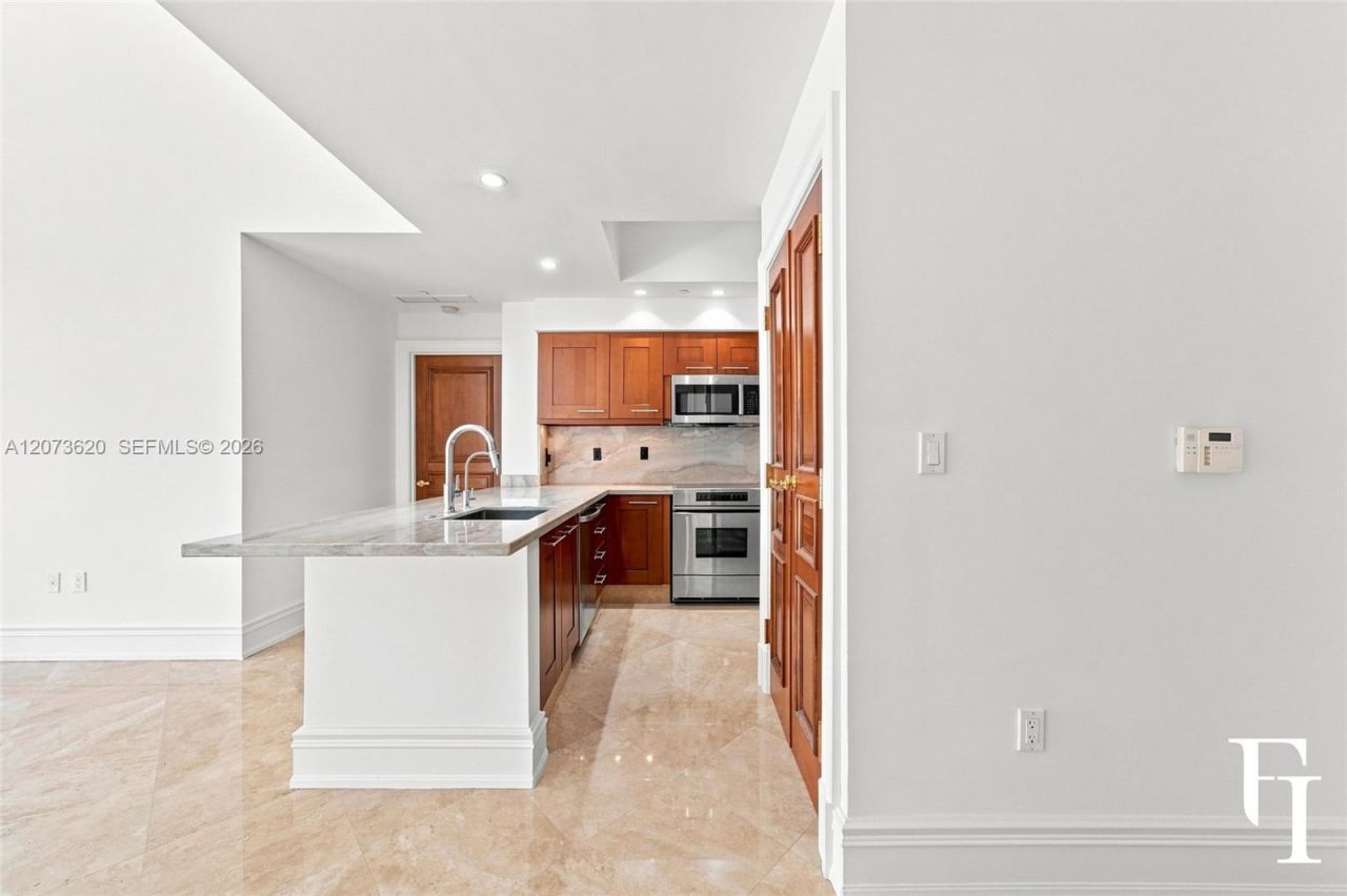 60 Edgewater Dr , Unit East, Coral Gables, FL 33133 Photo
