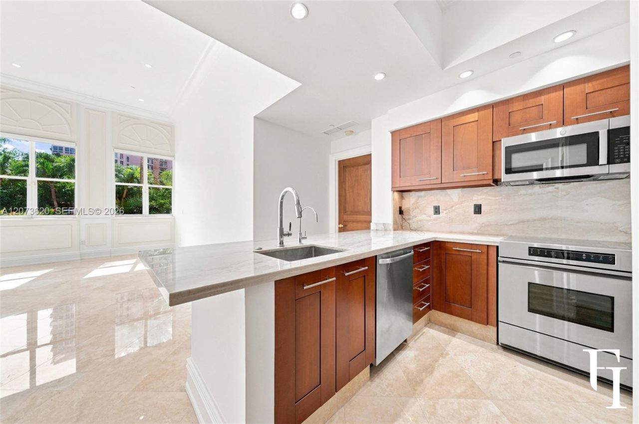 60 Edgewater Dr , Unit East, Coral Gables, FL 33133 Photo