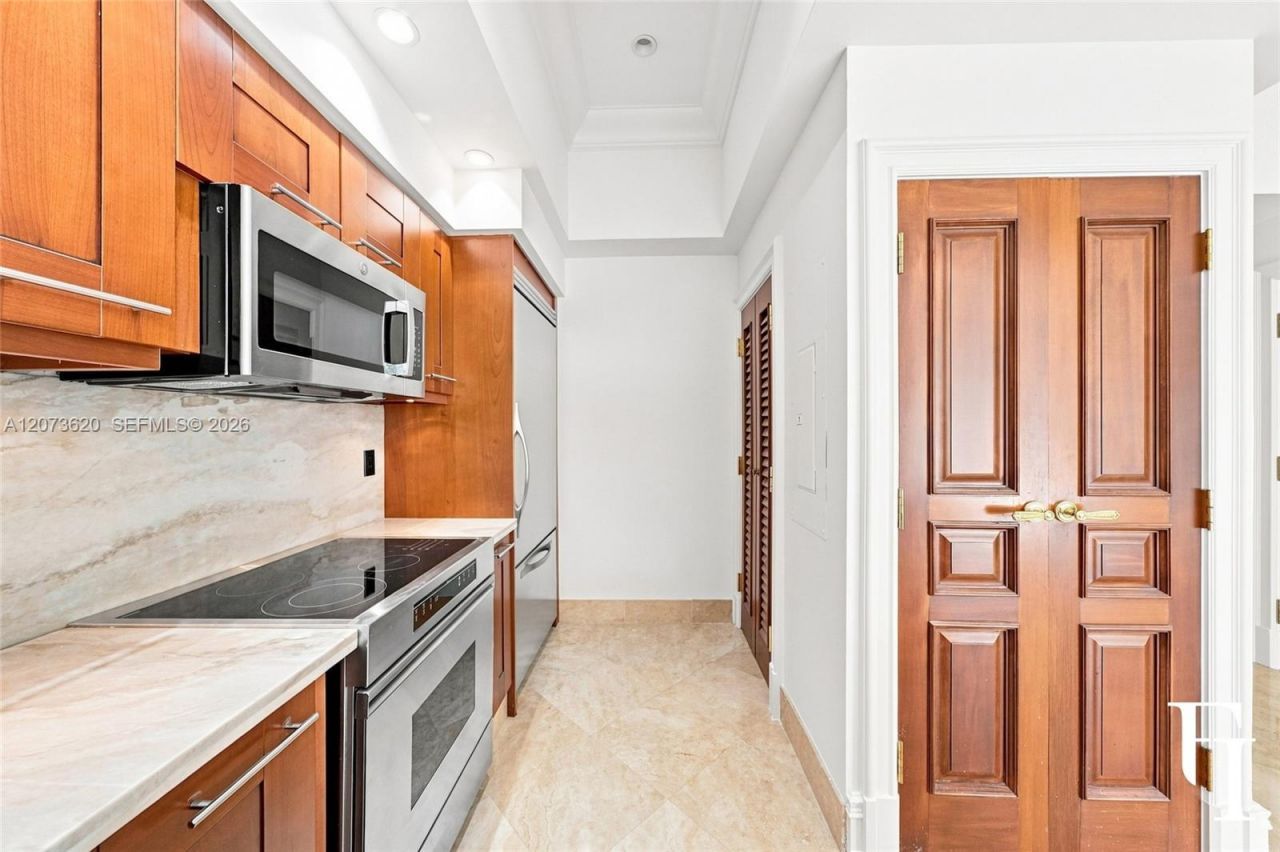 60 Edgewater Dr , Unit East, Coral Gables, FL 33133 Photo