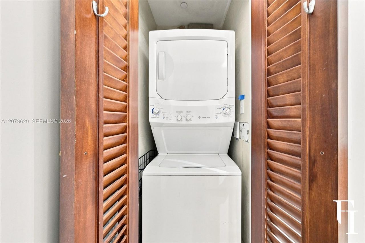 60 Edgewater Dr , Unit East, Coral Gables, FL 33133 Photo