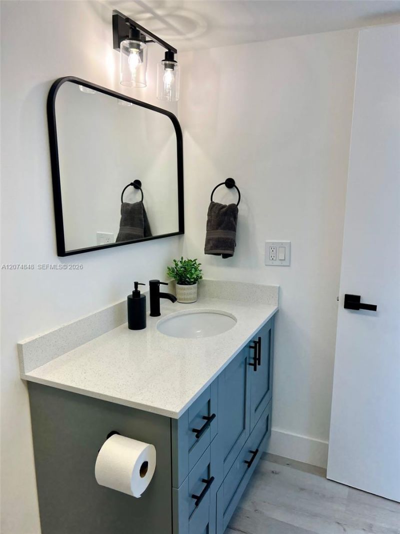 8530 Byron Ave , Unit 402, Miami Beach, FL 33141 Photo