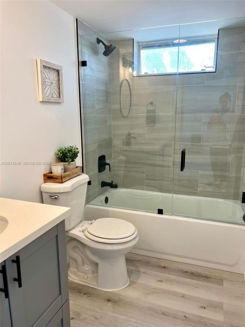 8530 Byron Ave , Unit 402, Miami Beach, FL 33141 Photo