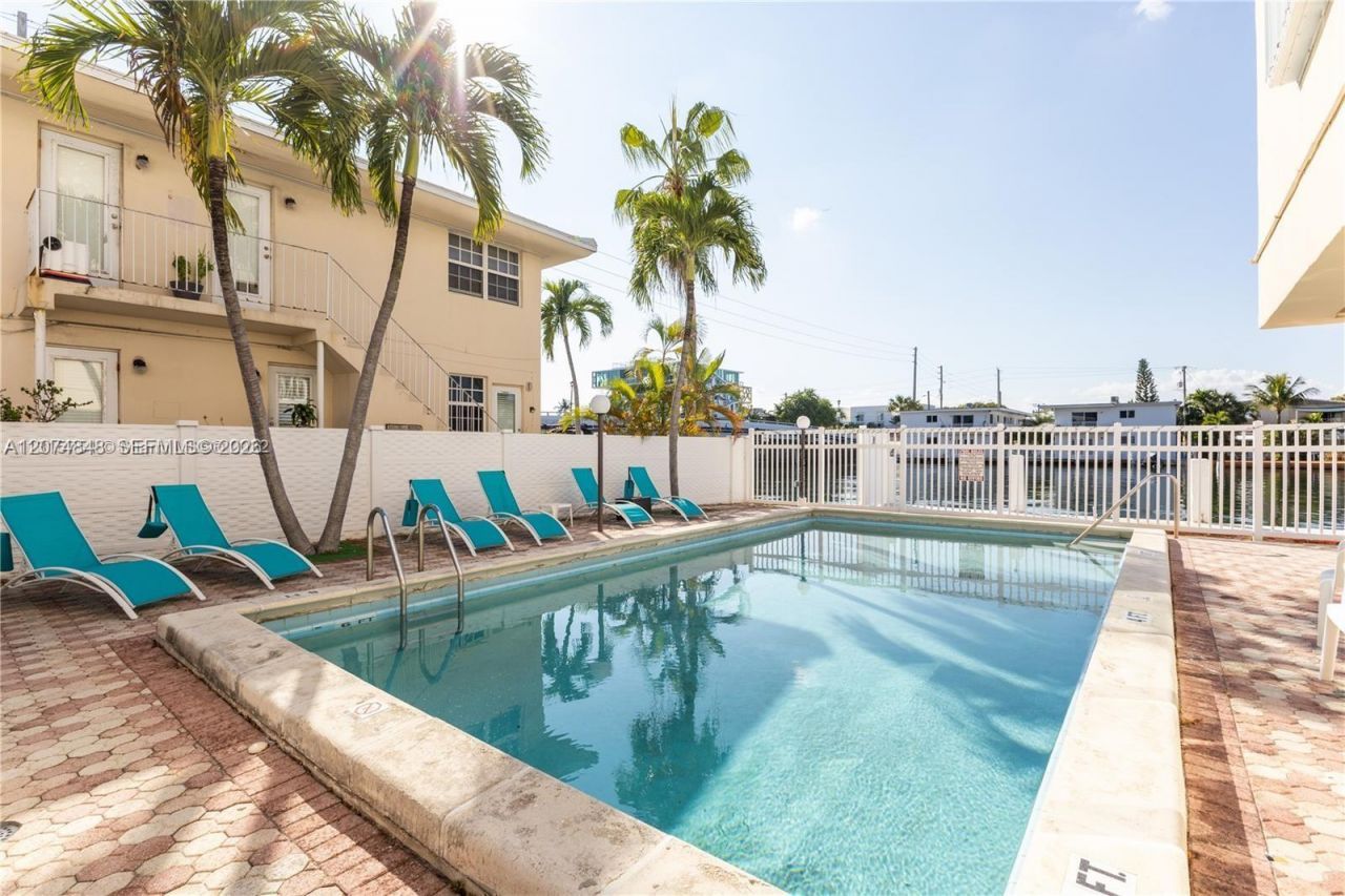 8530 Byron Ave , Unit 402, Miami Beach, FL 33141 Photo
