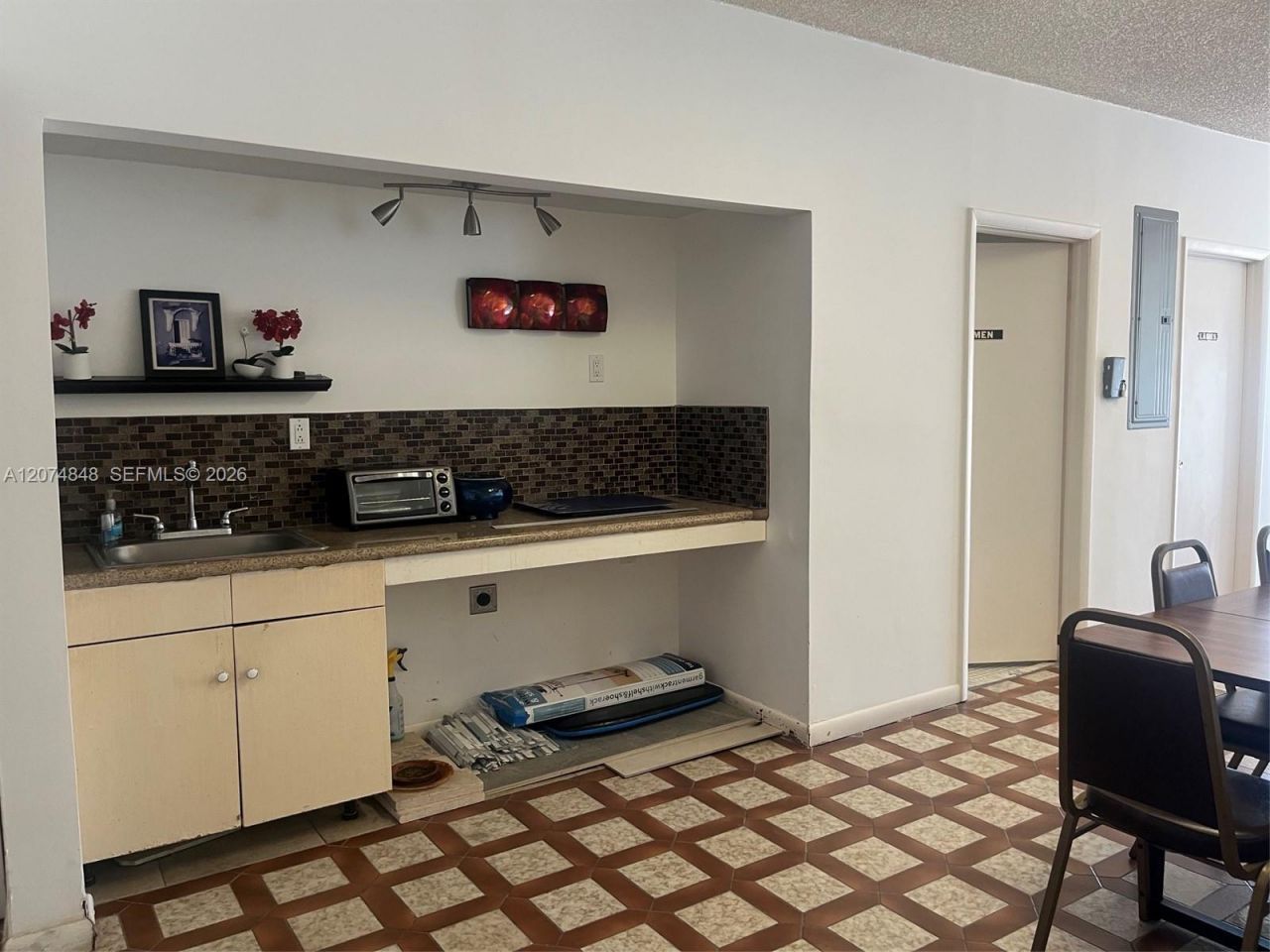 8530 Byron Ave , Unit 402, Miami Beach, FL 33141 Photo