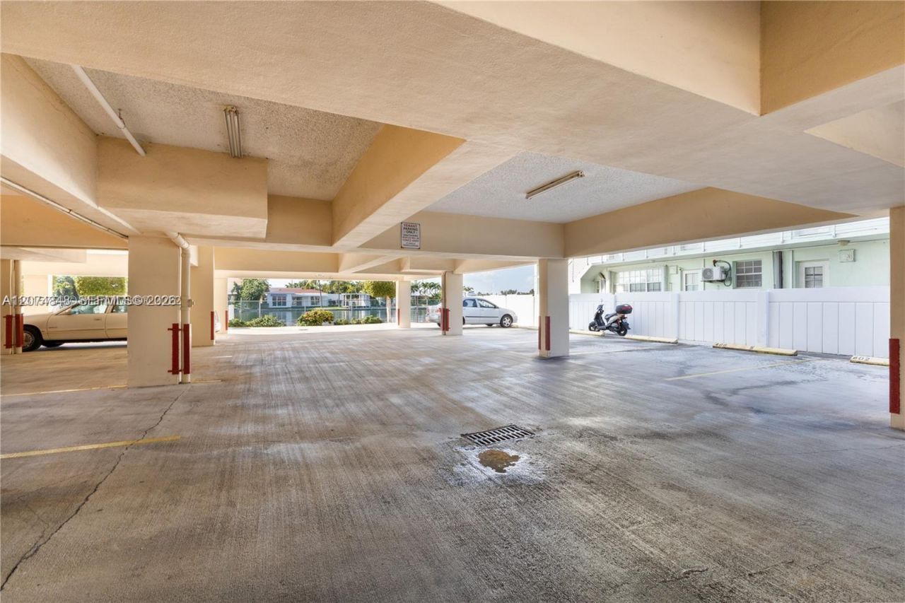 8530 Byron Ave , Unit 402, Miami Beach, FL 33141 Photo
