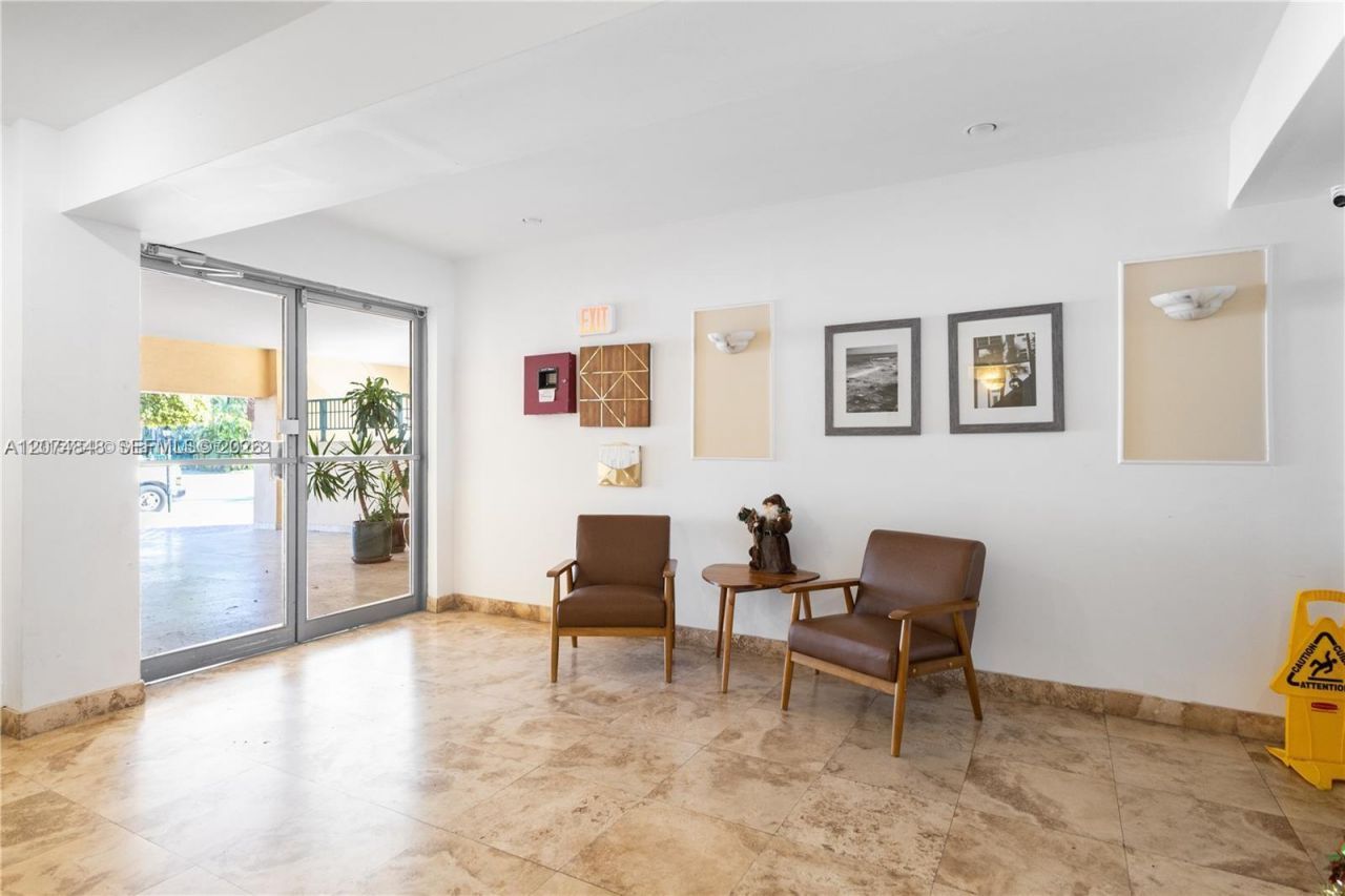8530 Byron Ave , Unit 402, Miami Beach, FL 33141 Photo
