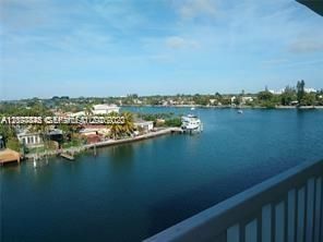 8530 Byron Ave , Unit 402, Miami Beach, FL 33141 Photo