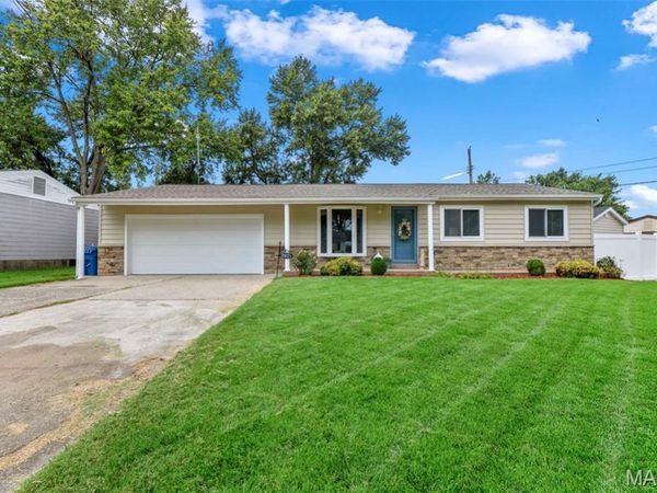 2871 Sugar Tree Lane , Maryland Heights, MO 63043