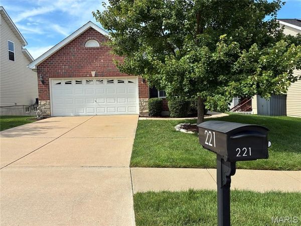 221 Stone Run Boulevard , Wentzville, MO 63385