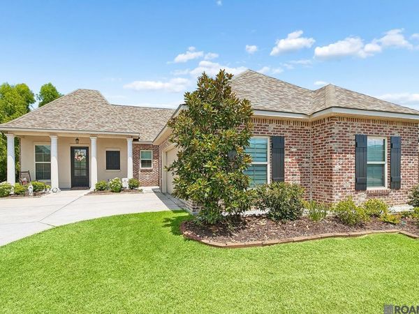 860 Lakehaven Dr, Gonzales, LA 70737