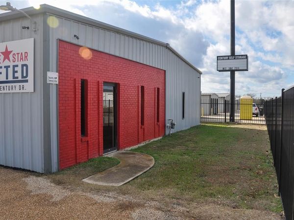 125 Century Drive , Cleburne, TX 76033