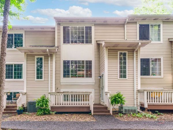287 W Whispering Oaks Lane , Round Lake, IL 60073