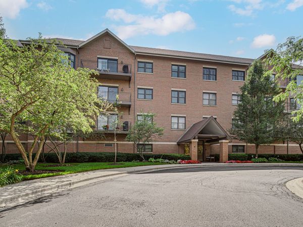 20 Trafalgar Square, Unit 407, Lincolnshire, IL 60069
