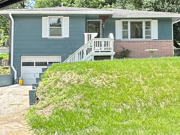 1906 S 22nd Street, St Joseph, MO 64507
