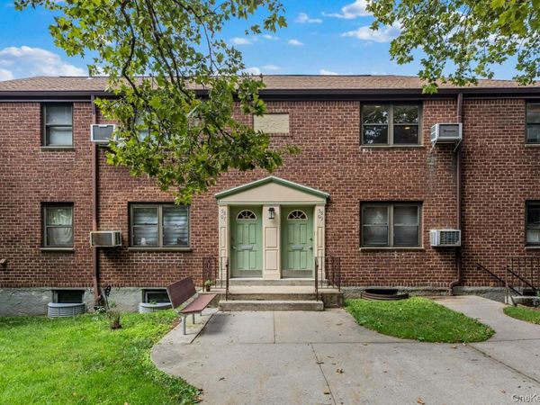 58 09 246th Crescent , upper unit, Douglaston, NY 11362