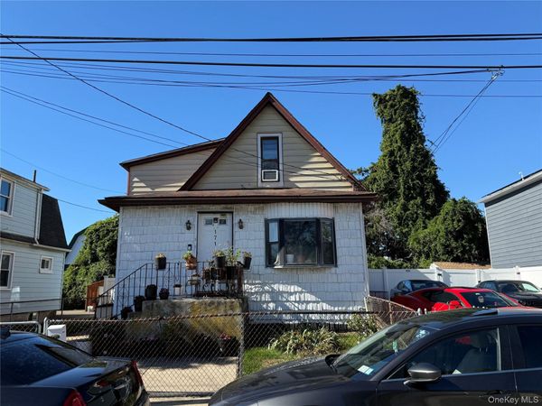 171 Holland , Elmont, NY 11003