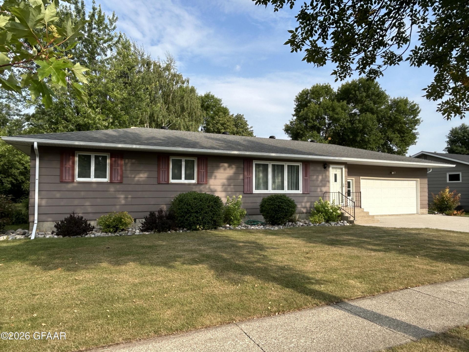 1416 DOGWOOD Avenue  primary photo