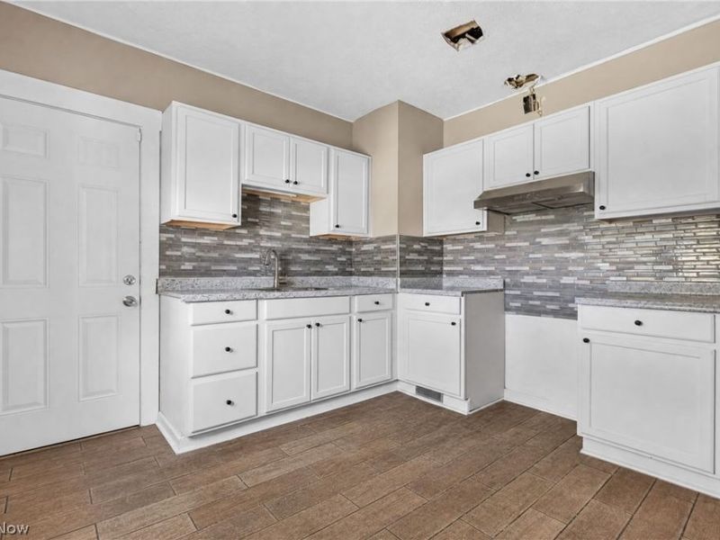 893 E 75th Street, Cleveland, OH 44103 Photo 10