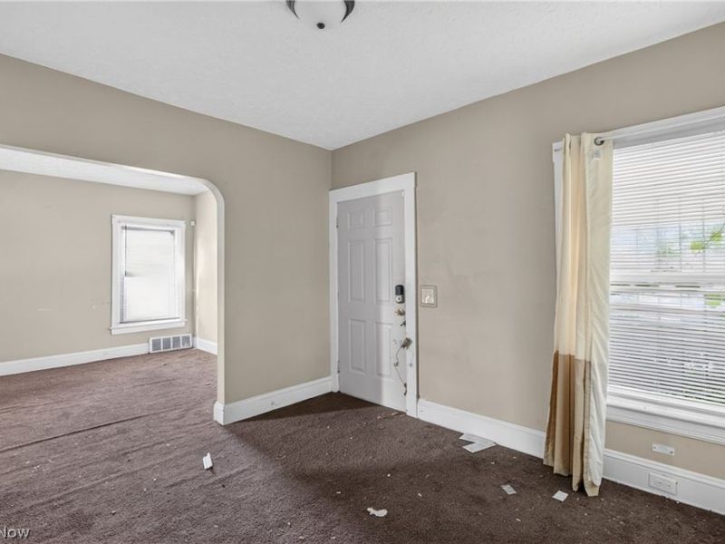 893 E 75th Street, Cleveland, OH 44103 Photo 4