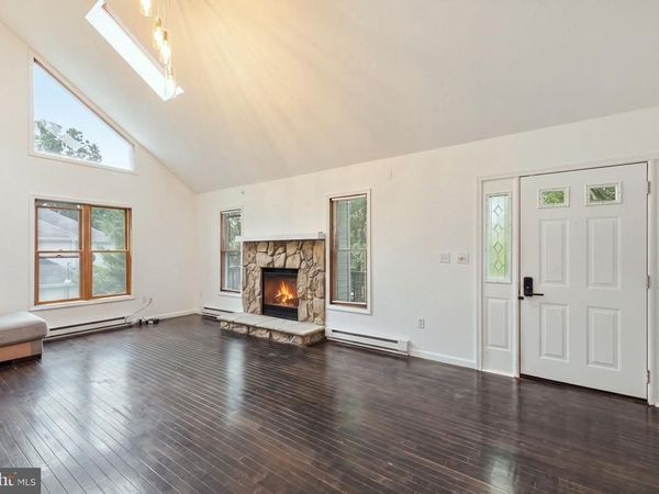 1076 LANCASTER DR. , BUSHKILL, PA 18324
