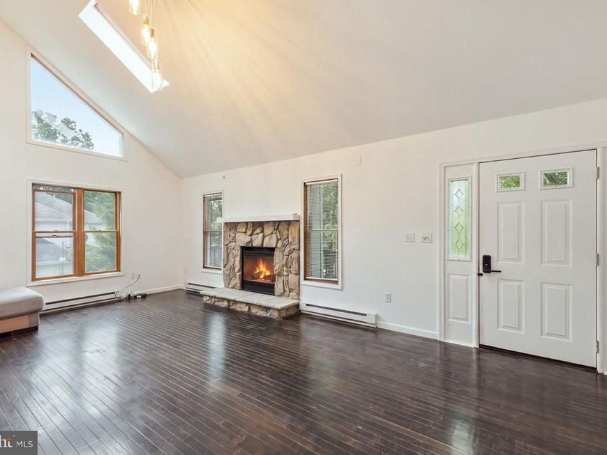 1076 Lancaster Dr. , Bushkill, PA 18324 Main Photo