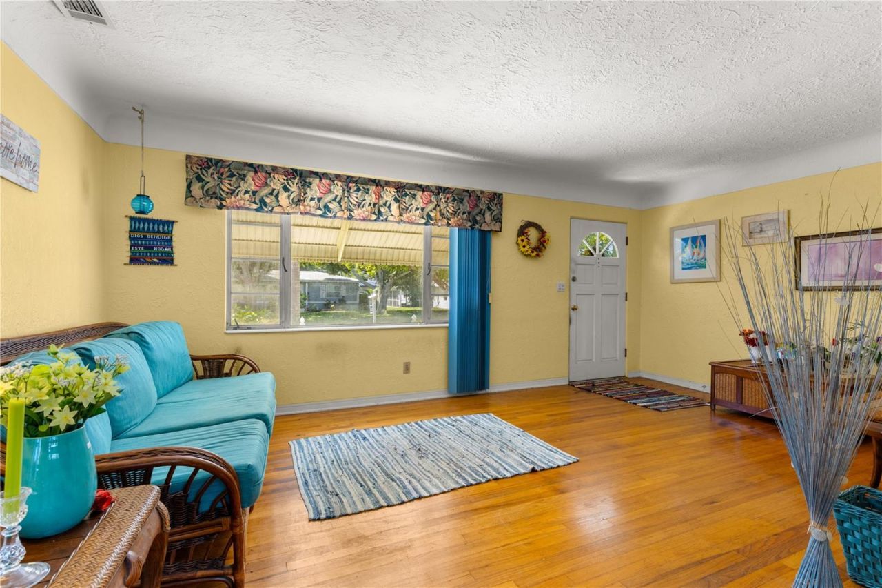 4559 N Yardley Avenue N, Saint Petersburg, FL 33713 Photo
