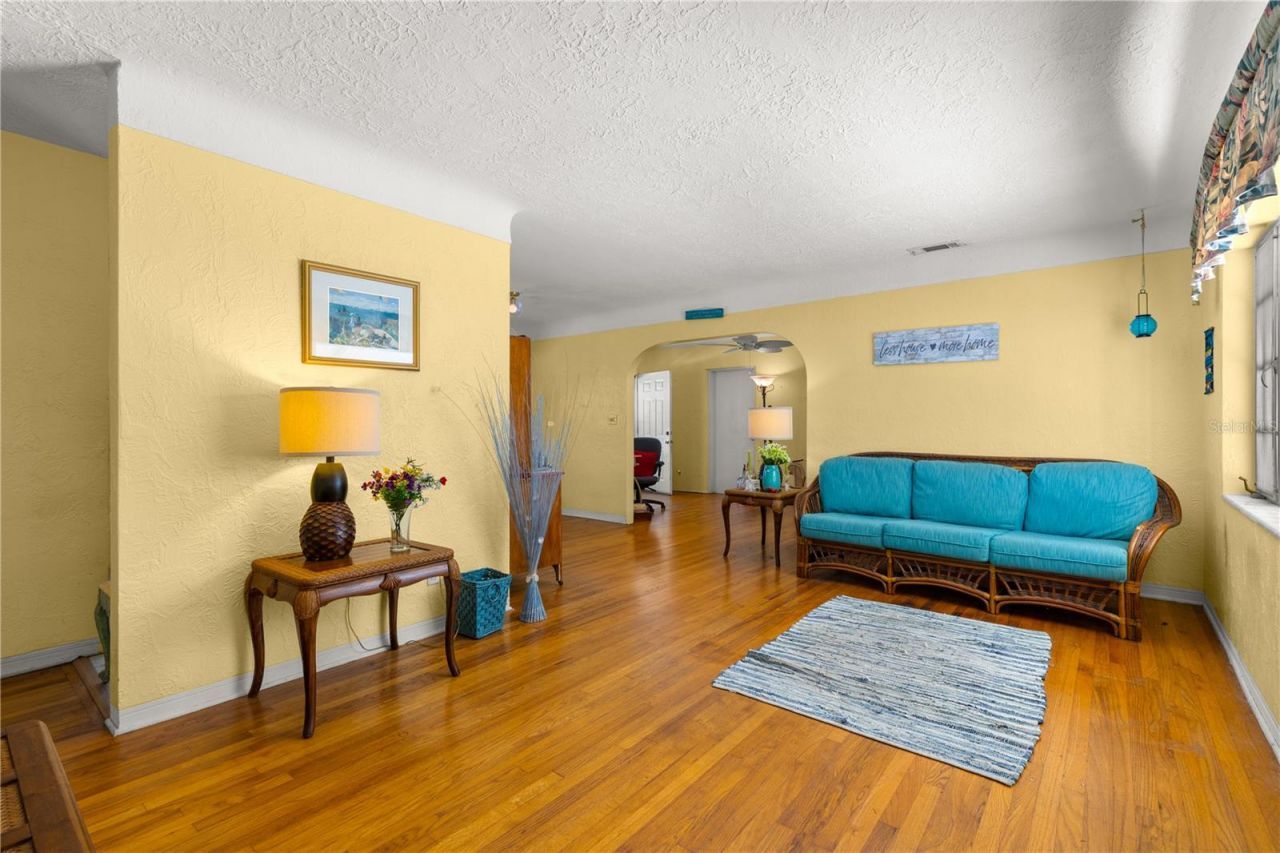4559 N Yardley Avenue N, Saint Petersburg, FL 33713 Photo