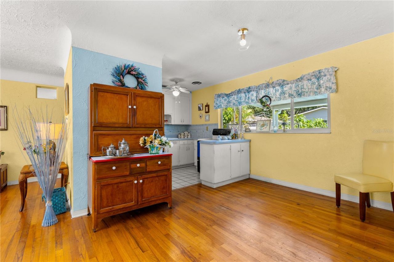 4559 N Yardley Avenue N, Saint Petersburg, FL 33713 Photo