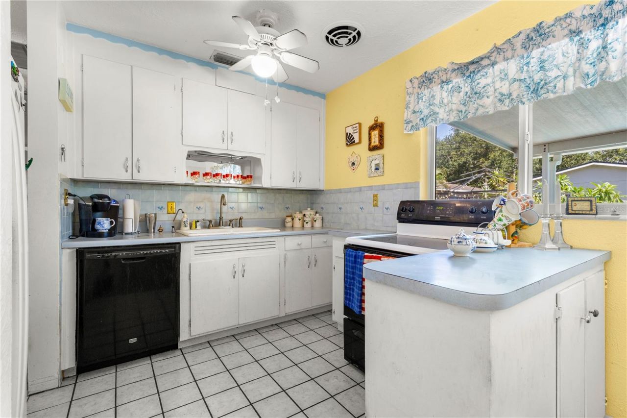 4559 N Yardley Avenue N, Saint Petersburg, FL 33713 Photo
