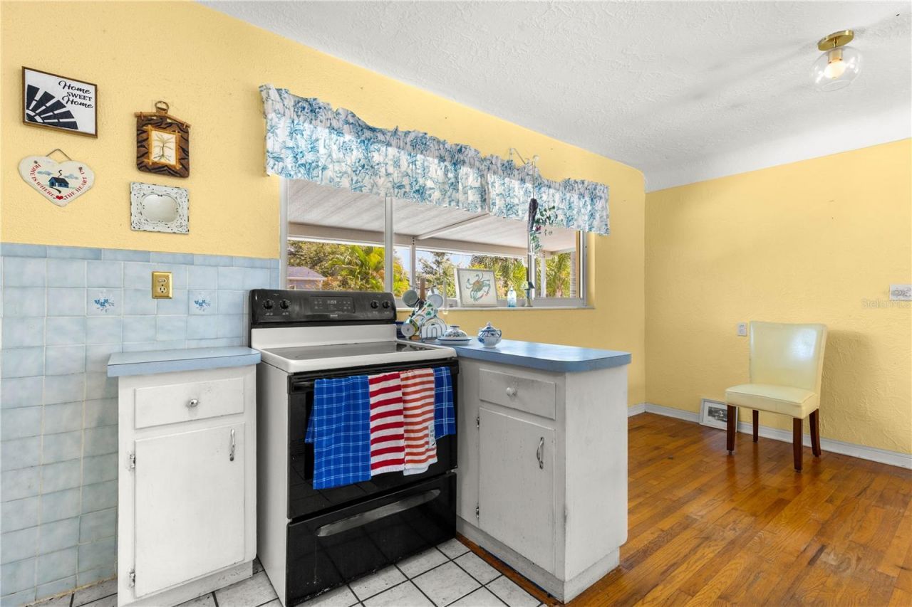 4559 N Yardley Avenue N, Saint Petersburg, FL 33713 Photo