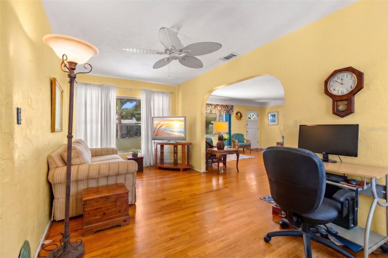 4559 N Yardley Avenue N, Saint Petersburg, FL 33713 Photo