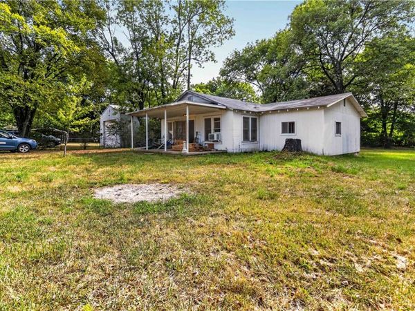 400 S Cunningham Lane, Fayetteville, AR 72701