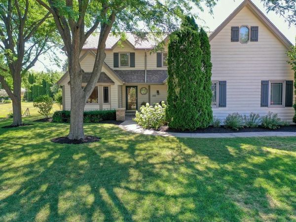 13865 W Linfield DRIVE, New Berlin, WI 53151
