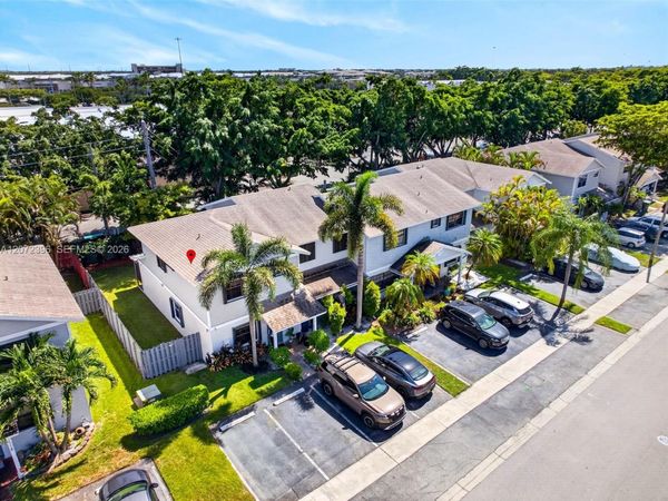 10348 NW 3rd St, Pembroke Pines, FL 33026