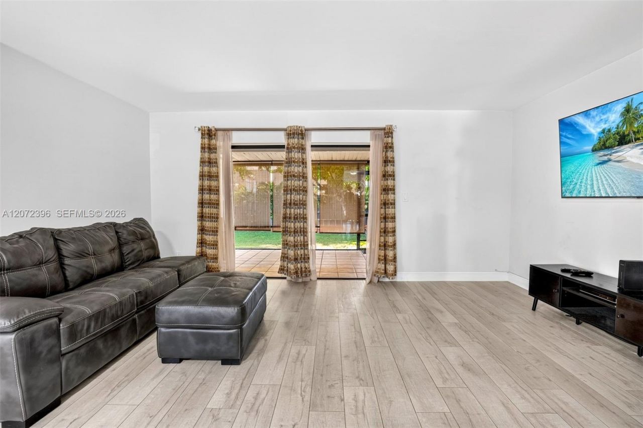 10348 NW 3rd St, Pembroke Pines, FL 33026 Photo