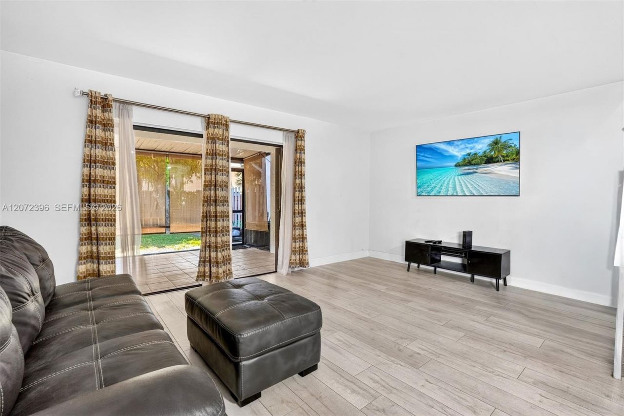 10348 NW 3rd St, Pembroke Pines, FL 33026 Photo