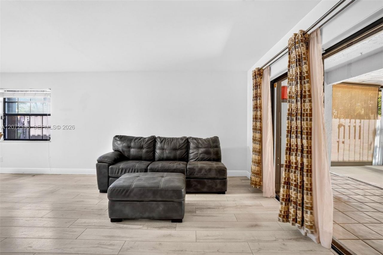 10348 NW 3rd St, Pembroke Pines, FL 33026 Photo