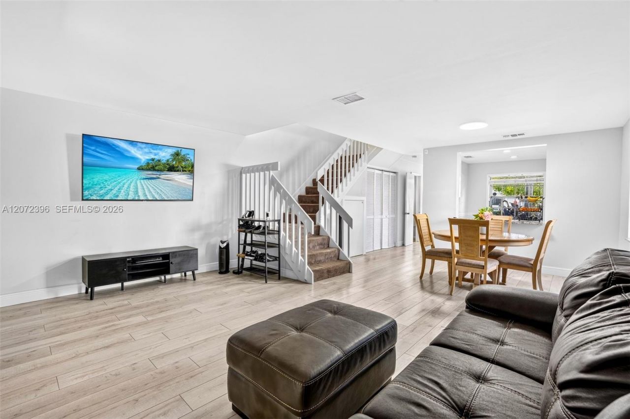 10348 NW 3rd St, Pembroke Pines, FL 33026 Photo