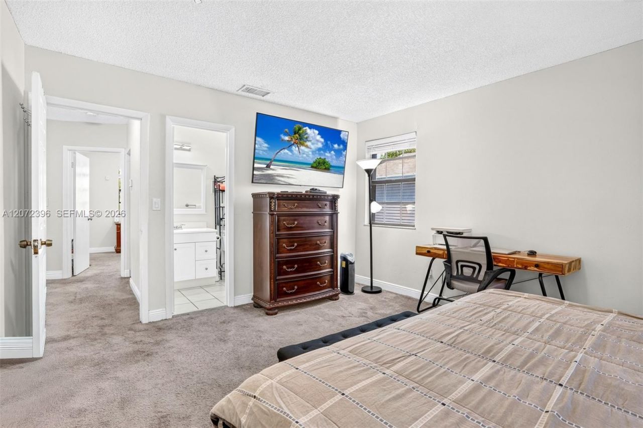 10348 NW 3rd St, Pembroke Pines, FL 33026 Photo