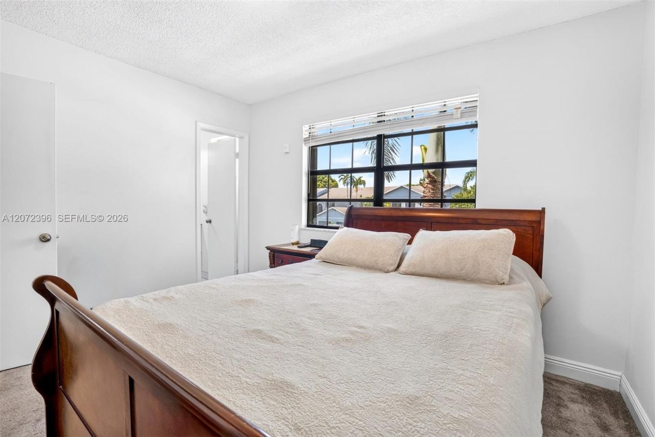 10348 NW 3rd St, Pembroke Pines, FL 33026 Photo
