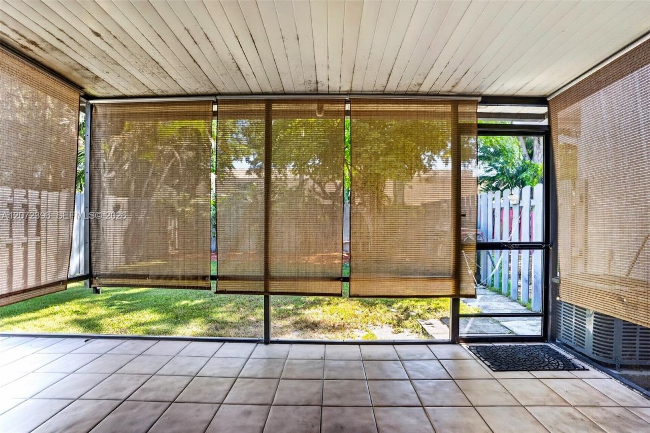 10348 NW 3rd St, Pembroke Pines, FL 33026 Photo