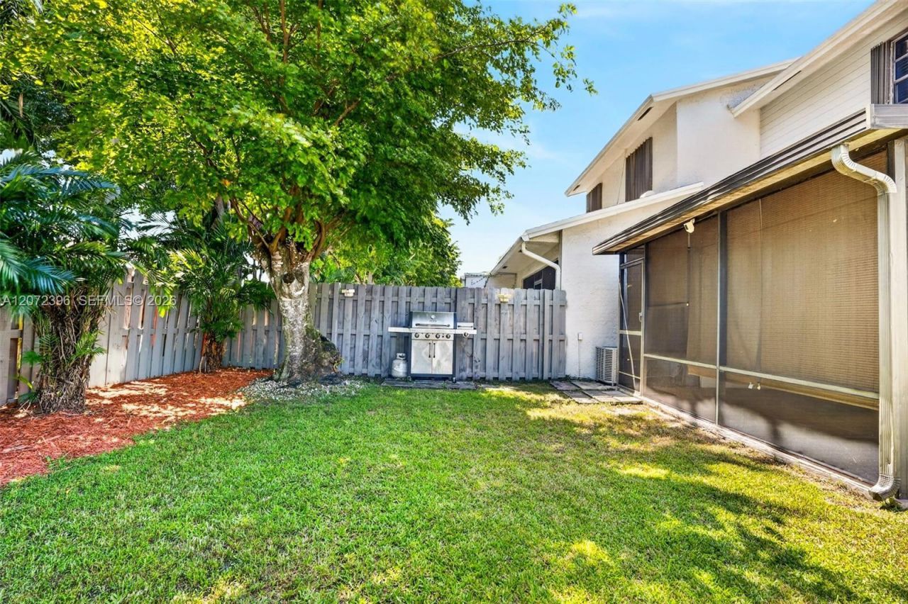 10348 NW 3rd St, Pembroke Pines, FL 33026 Photo