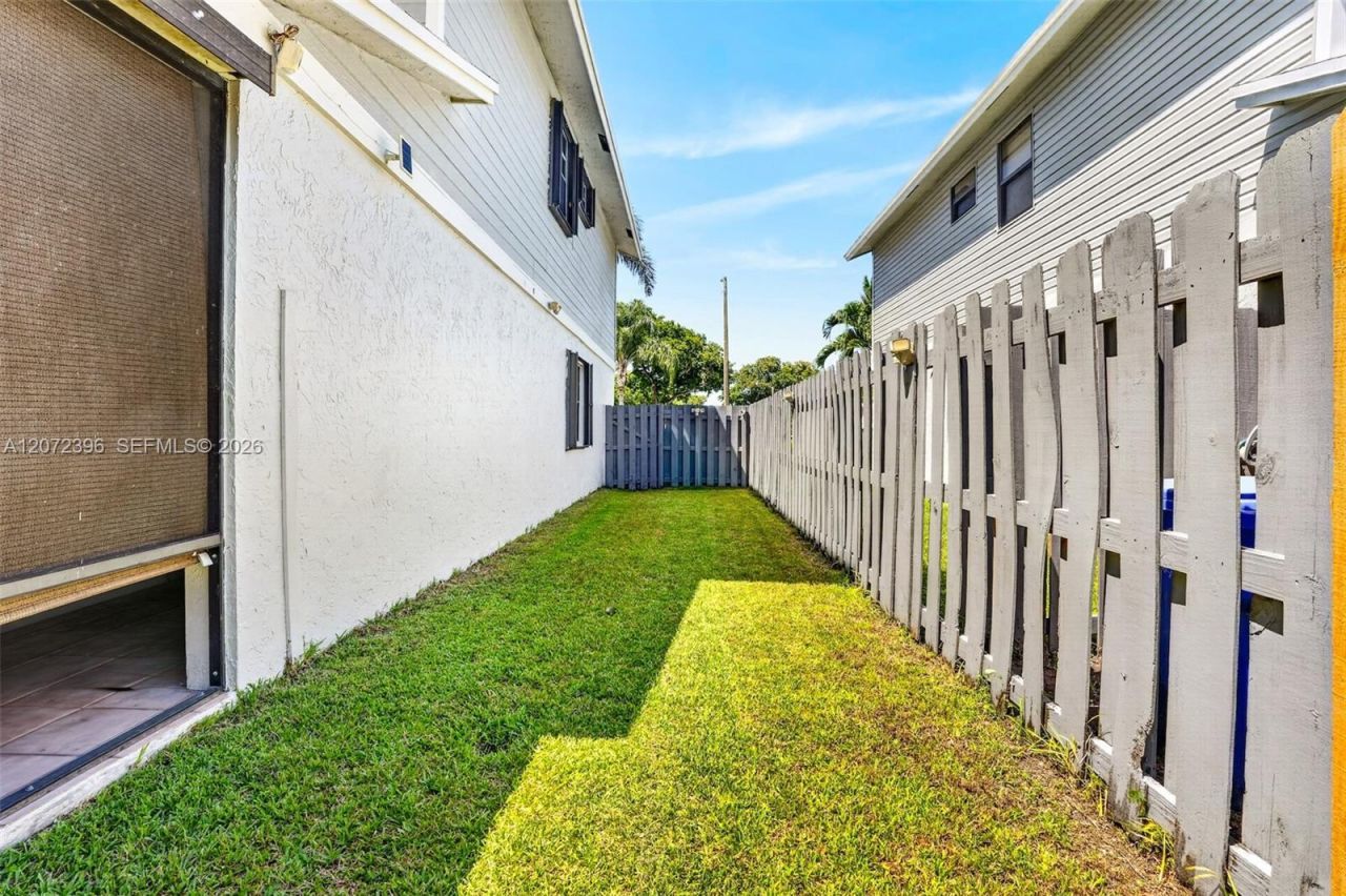 10348 NW 3rd St, Pembroke Pines, FL 33026 Photo