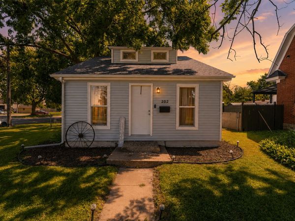 202 S Walnut Avenue, Ames, IA 50010