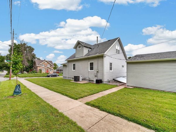 1325 E Tiffin Avenue, Des Moines, IA 50316